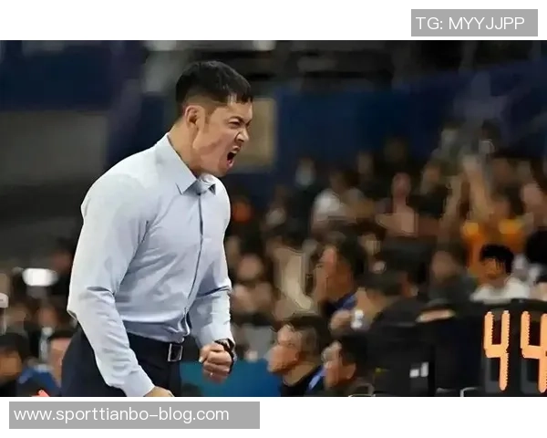 张庆鹏点评球队防守表现称第一节失30分无犯规显示防守软弱需加强 张庆鹏点评球队防守表现称第一节失30分无犯规显示防守软弱需加强