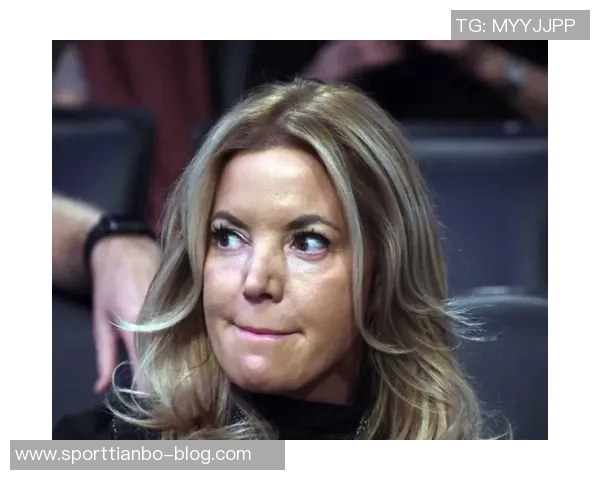 火花队传奇球员里奇亚杰克逊高中5号球衣正式退役庆祝三连冠辉煌历史 火花队传奇球员里奇亚杰克逊高中5号球衣正式退役庆祝三连冠辉煌历史